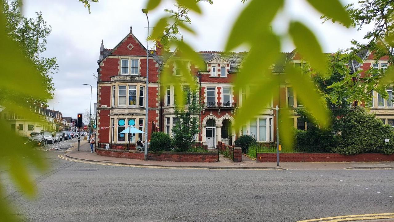 2 Bedroom In A Supurb Area Of *
