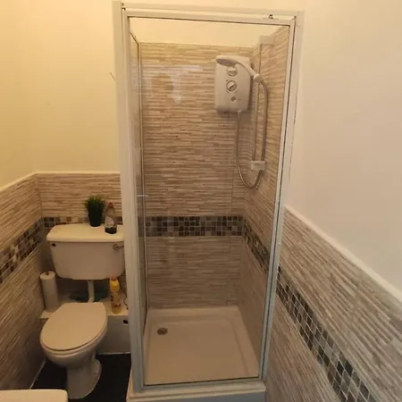 2 Bedroom Apartment In A Supurb Area Of Cardiff Exterior photo