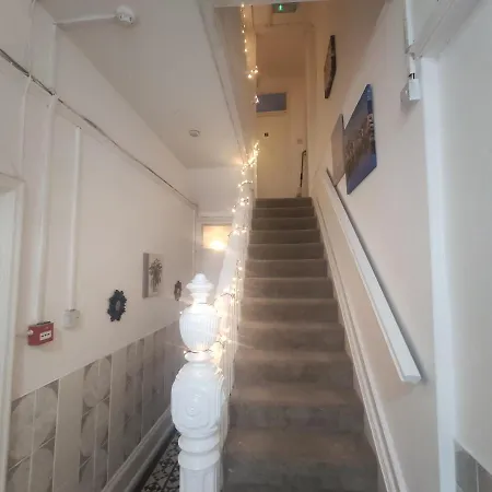 2 Bedroom Apartment In A Supurb Area Of Cardiff Exterior photo