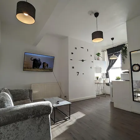 2 Bedroom Apartment In A Supurb Area Of Cardiff Exterior photo