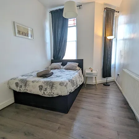 2 Bedroom Apartment In A Supurb Area Of Cardiff Exterior photo