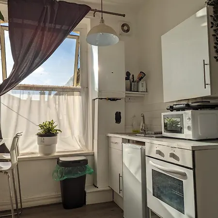 2 Bedroom Apartment In A Supurb Area Of Cardiff Exterior photo